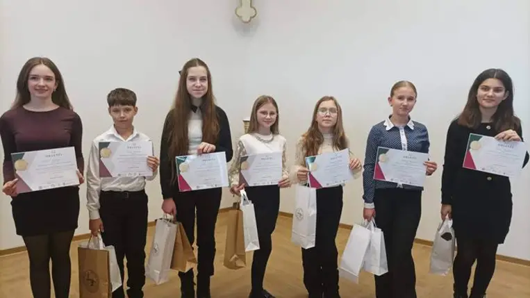 Rekordszámú résztvevő az Ortutay Központban megrendezett Erzsébet-napi szavalóversenyen  - A lélek tiszta hangjai. Fotó: Kárpátinfó/ Marton Erzsébet