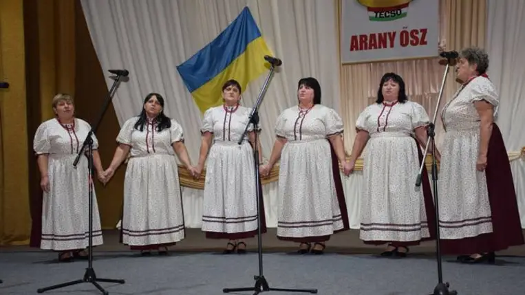 Técsőn ismét megrendezték az Arany Ősz Kórus- és Néptánctalálkozót - Közös éneklés, a béke misztériuma