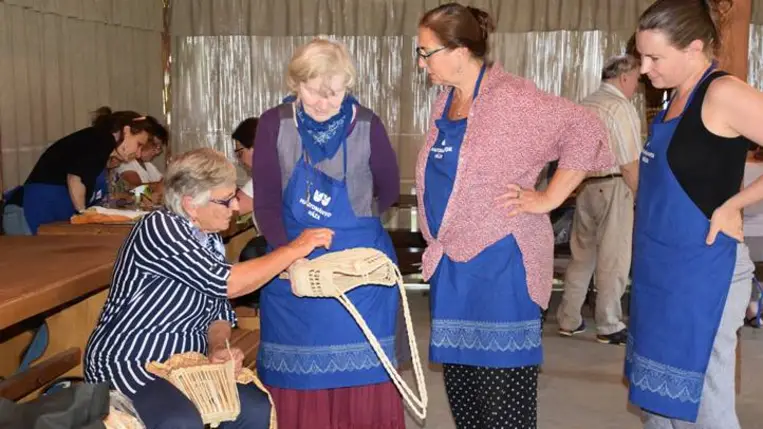 Kézművestábor Visken a Hagyományok Háza Hálózat – Kárpátalja szervezésében - Visszatanulják és továbbadják hagyományainkat. Fotó: Kárpátinfó/ Kovács Erzsébet