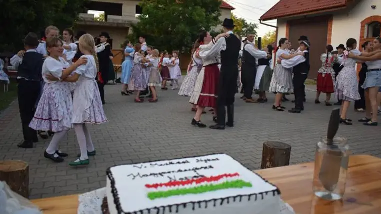 Hagyományőrző napok Mezőváriban, ötödször - Barátságszövés a tánc, a zene erejével