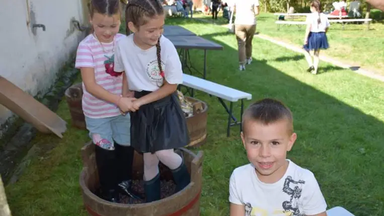 Évadnyitó és Sereglés a Nagyberegi Tájházban - Perdült a szoknya és csordult a must. Fotó: Kárpátinfó/ Marton Erzsébet