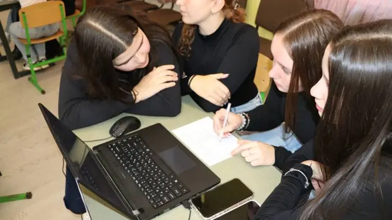 Irodalmi-műveltségi vetélkedő Nagydobronyban - Jókai csodákkal teli világa újra életre kelt