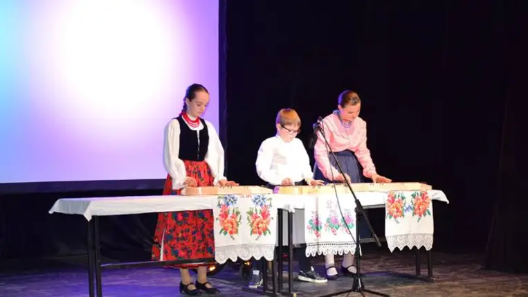 A Beregszászi Rezeda Folkműhely évzáró gálakoncertjén - Az ifjú tehetségek meghódították a szíveket. Fotó: Kárpátinfó/ Kovács Erzsébet