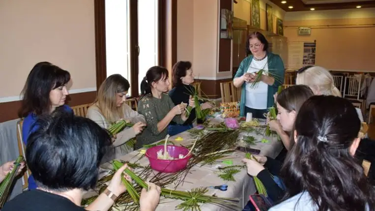 Kézműves képzési nap óvodapedagógusok számára - A karácsonyfafüggő, a kákaangyal meg a kopogtató