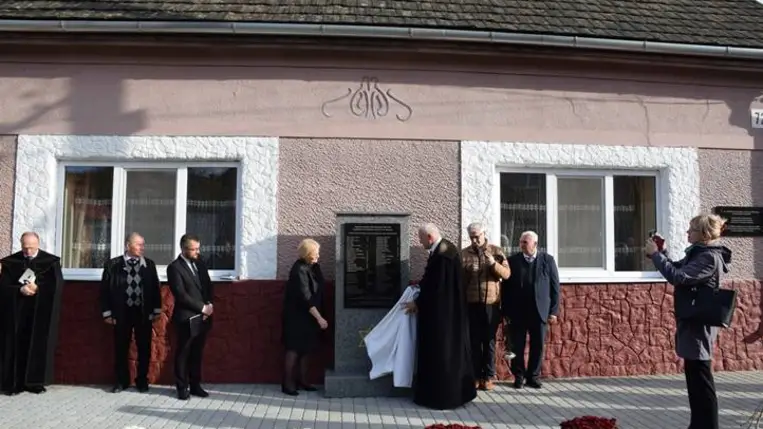 Emlékművet állítottak a holokauszt zápszonyi áldozatainak - Felejteni bűn, emlékezni kötelesség. Fotó: Kárpátinfó/ Kovács Elemér