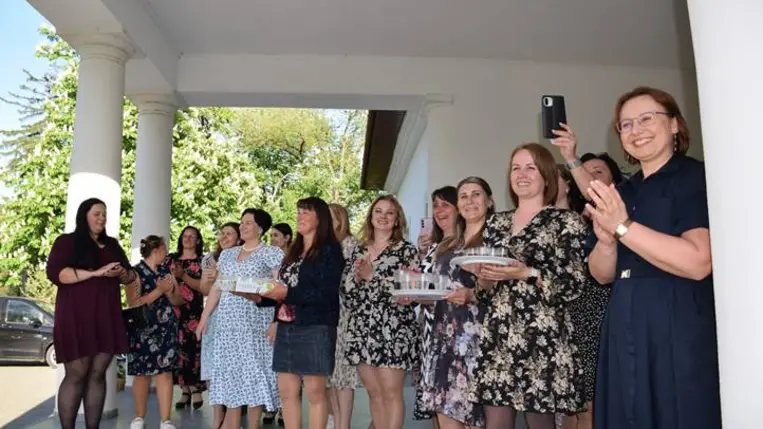 A nagycsaládos házaspárok hagyományőrző találkozóján - Májusfaállítás, szerenád, táncklub. Fotó: Kárpátinfó/ Kovács Elemér