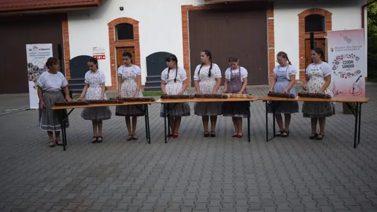 Hagyományőrző napok Mezőváriban, ötödször - Barátságszövés a tánc, a zene erejével