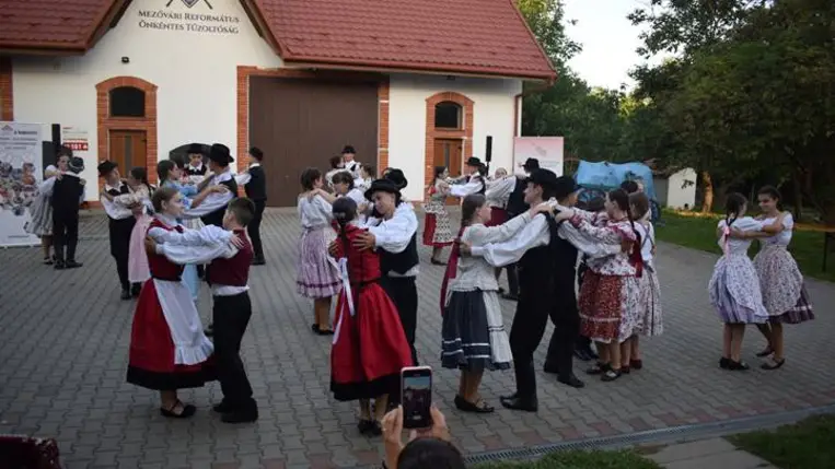 Hagyományőrző napok Mezőváriban, ötödször - Barátságszövés a tánc, a zene erejével