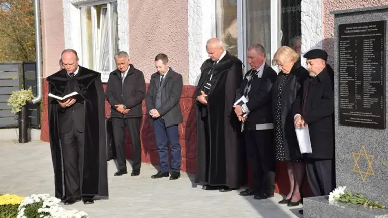 Emlékművet állítottak a holokauszt zápszonyi áldozatainak - Felejteni bűn, emlékezni kötelesség. Fotó: Kárpátinfó/ Kovács Elemér