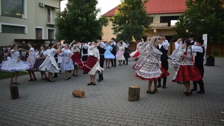 Hagyományőrző napok Mezőváriban, ötödször - Barátságszövés a tánc, a zene erejével
