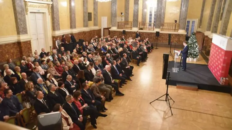 Vasvári-díjat kapott Orosz Ildikó, a Rákóczi Egyetem és a KMPSZ elnöke - Eszköznek lenni mások javára