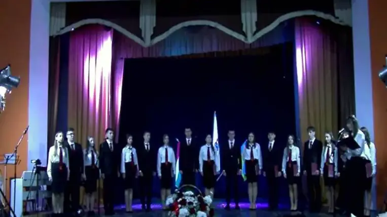 Szalagavató a Nagyberegi Református Líceumban - „Erős torony az Úr neve”