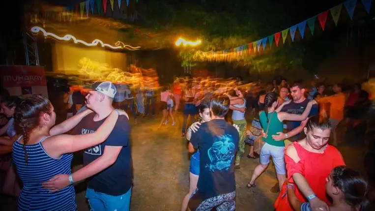 Össztánc a Muharay Udvarban_Művészetek Völgye, Kapolcs 2018_Földi Tamás fotója