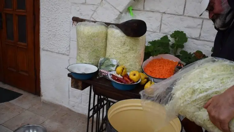 Téli ízek, régi illatok, közösségi emlékek - A savanyú káposzta dicsérete