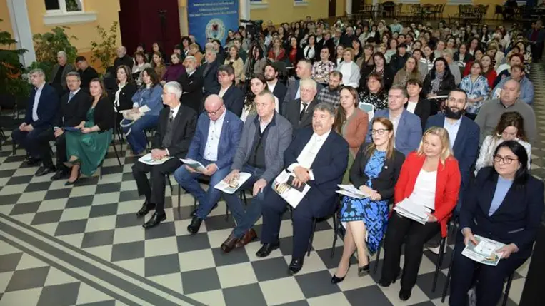 A KMPSZ harmincnegyedik közgyűlésén - Oktatásügy: jövőnk a tét