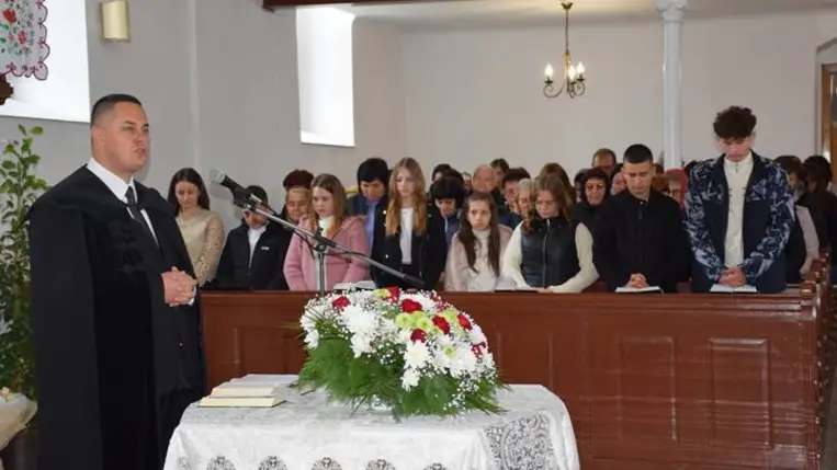 Hálaadó istentisztelet Izsnyétén. Fotó: Kárpátinfó/ Kovács Elemér