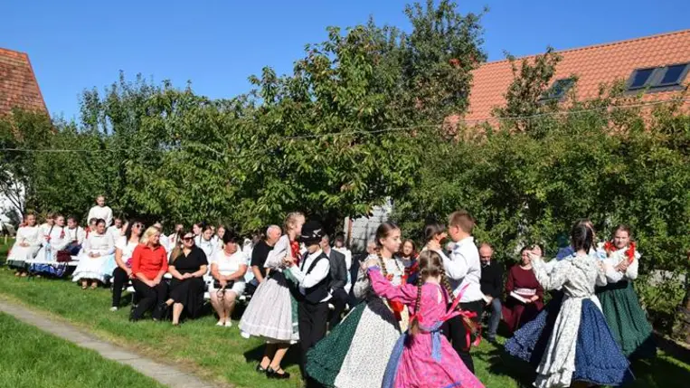 Évadnyitó és Sereglés a Nagyberegi Tájházban - Perdült a szoknya és csordult a must. Fotó: Kárpátinfó/ Marton Erzsébet
