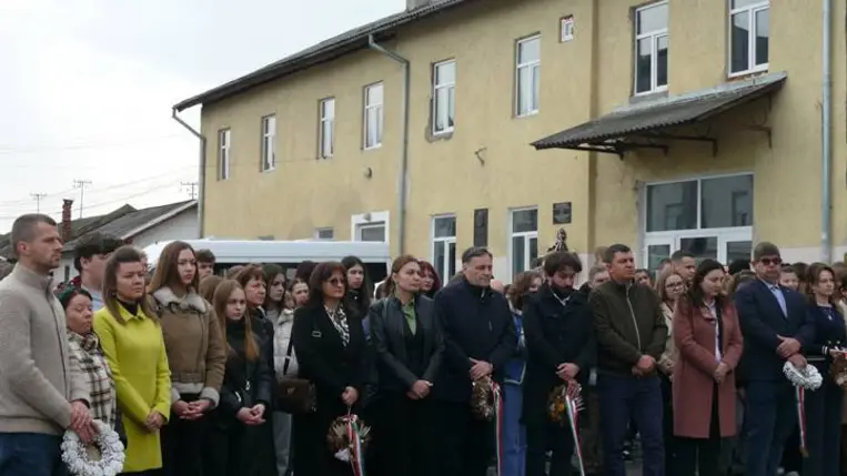 1956 hőseire emlékeztek Beregszászon - A szabadságvágy erősebb az elnyomásnál. Fotó: Kárpátinfó/ Kovács Elemér