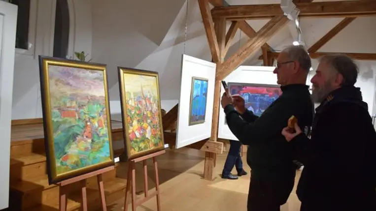 Tárlatmegnyitó a Munkácsy Mihály Magyar Házban - A Kárpátok Művészetéért és Kultúrájáért Egyesület alkotóinak sokszínű világa