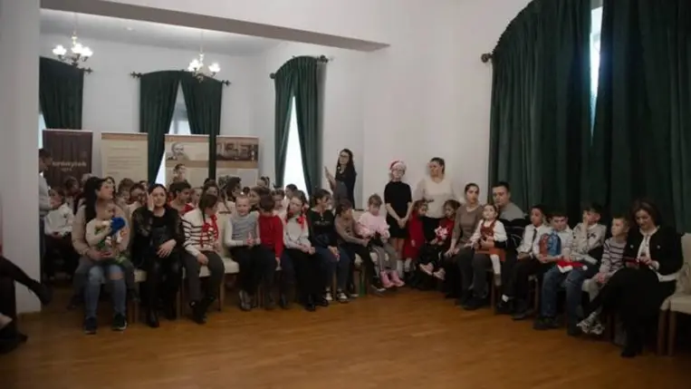 Csillagrege foglalkozás Balatoni Katalinnal a Perényi Kultúrkúriában - Tiszta forrásból. Fotó: Kurmay Anita