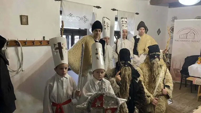 Karácsonyi hagyományok nyomában a Nagyberegi Tájházban - Betlehemezés, mézeskalácskészítés és karácsonyfafdíszítés