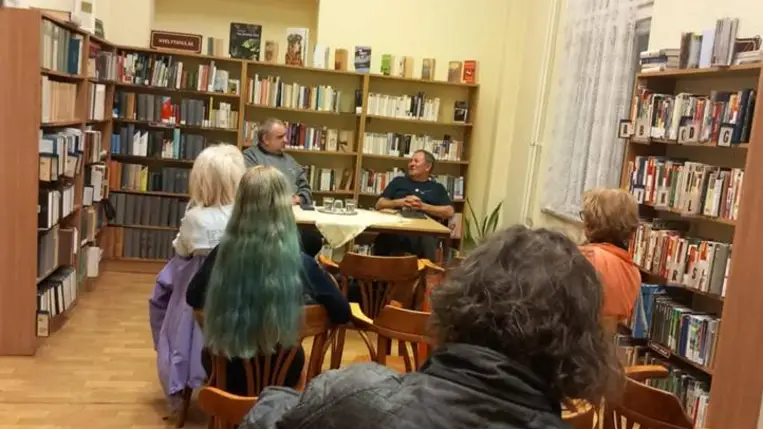 Újra kinyitott a Mitracsek Presszó! - Egy világpolgár vallomásai