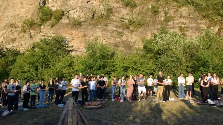 KRISZ dicsőítő alkalom a beregardói Fehér sziklánál - Jézussal a hegyen. Fotó: Kárpátinfó/ Kovács Erzsébet