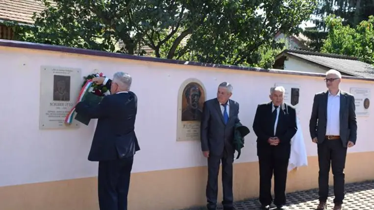 Újabb neves beregszászi kapott emléktáblát - Schober Ottóra emlékeztek. Fotó: Kárpátinfó/ Marton Erzsébet