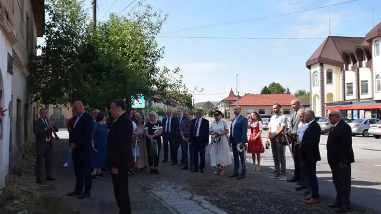 Megemlékezés a tiszaújlaki turulmadaras emlékműnél - Bátorság, remény, megmaradás. Fotó: Kárpátinfó/ Kovács Elemér