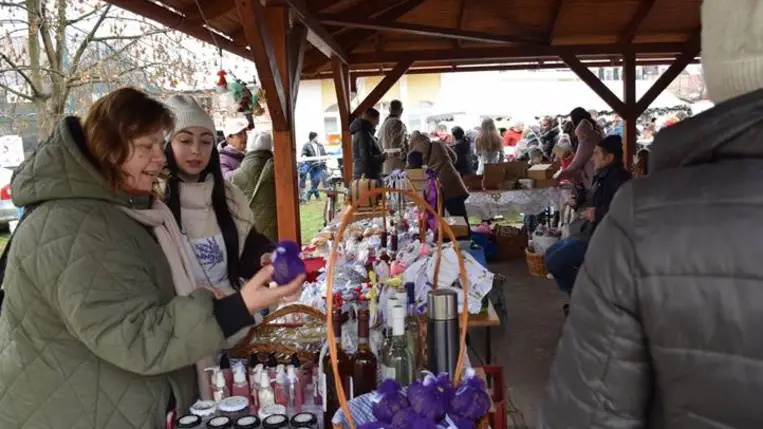 Adventi vásár Beregszászon - A Krisztus-várás mához szóló üzenete. Fotó: Kárpátinfó/ Eszenyi Gábor