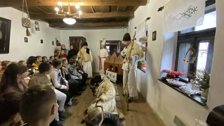 Karácsonyi hagyományok nyomában a Nagyberegi Tájházban - Betlehemezés, mézeskalácskészítés és karácsonyfafdíszítés