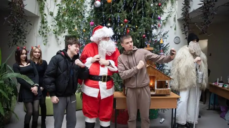 Karácsonyváró a Rákóczi Egyetem Filológiai Campusában - Betlehemezés, kézműveskedés, közösségépítés. Fotó: Kurmay Anita