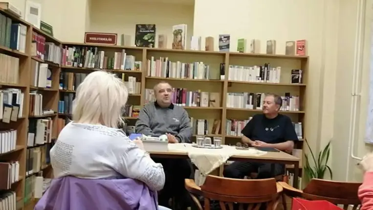 Újra kinyitott a Mitracsek Presszó! - Egy világpolgár vallomásai