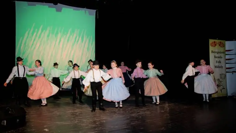 Ünnepi gálakoncerttel zárták az évet a Beregszászi Rezeda Folkműhely növendékei