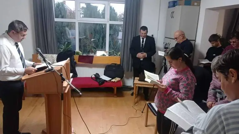 Evangelizációs esték a Glória Ifjúsági és Missziós Központban - Gyere ki a világosságra