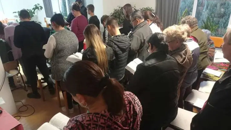 Evangelizációs esték a Glória Ifjúsági és Missziós Központban - Gyere ki a világosságra