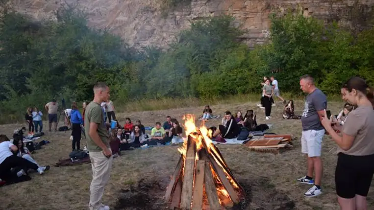 KRISZ dicsőítő alkalom a beregardói Fehér sziklánál - Jézussal a hegyen. Fotó: Kárpátinfó/ Kovács Erzsébet