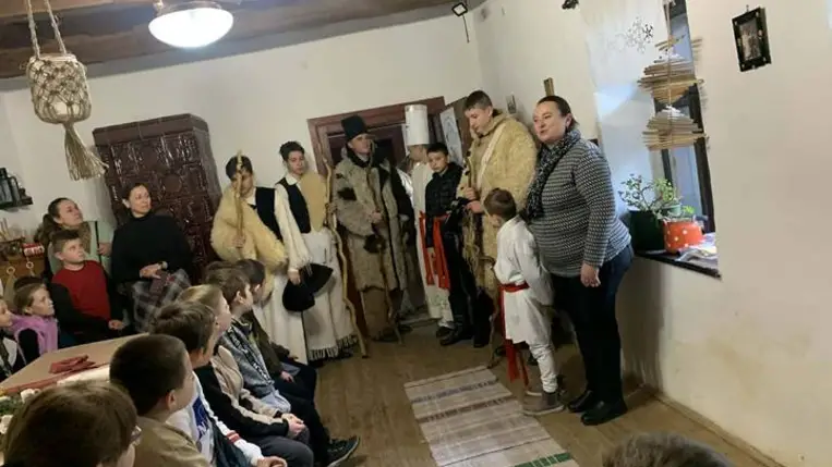 Karácsonyi hagyományok nyomában a Nagyberegi Tájházban - Betlehemezés, mézeskalácskészítés és karácsonyfafdíszítés