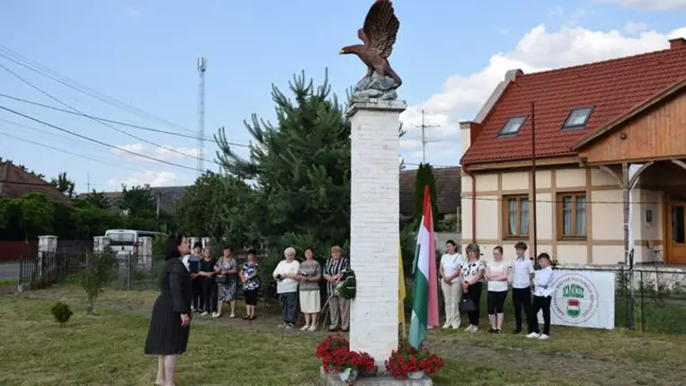 Megemlékezés Nagybégányban - Koszorúzás a Nemzeti Összetartozás Emlékparkban. Fotó: Kárpátinfó/ Kovács Elemér