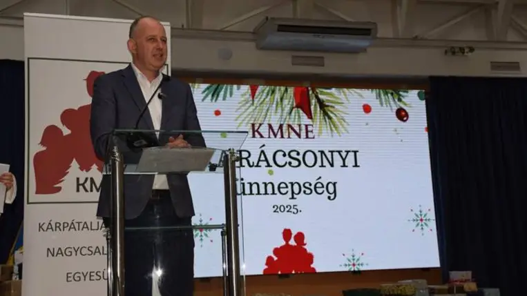 Karácsonyvárás a Kárpátaljai Magyar Nagycsaládosok Egyesületében - Bábelőadás, ajándék, adventi vásár