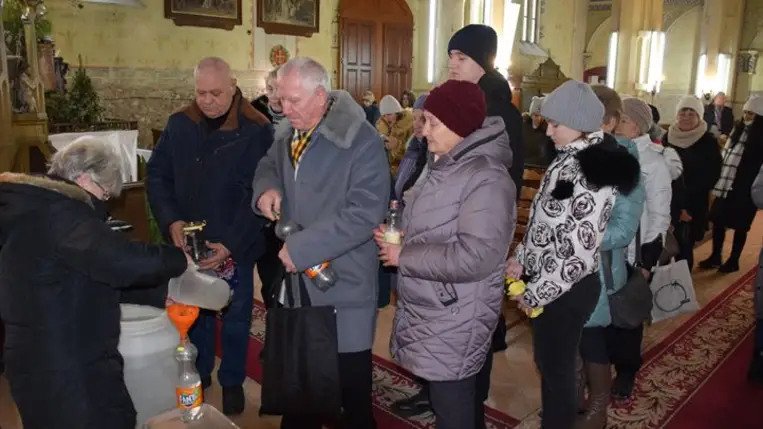 Vízkereszt ünnepe a beregszászi római katolikus templomban - Betlehemi csillag – hitünk és reménységünk. Fotó: Kárpátinfó/ Kovács Elemér