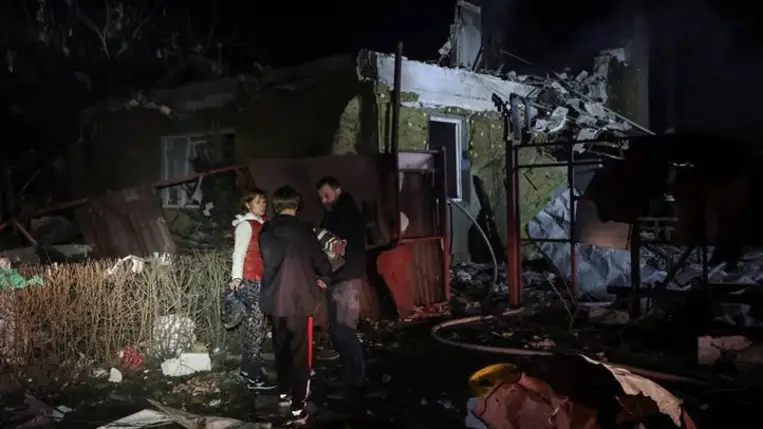 Tömeges orosz dróntámadást indítottak Harkiv ellen, többen meghaltak és megsérültek. Fotó: Sergey Bobok / AFP