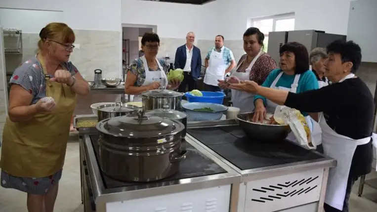 Kárpátaljai gasztroműhely a Pro Agricultura Carpatika szervezésében - Mi lehet finomabb a töltöttkáposztánál? Fotó: Kárpátinfó/ Kovács Elemér