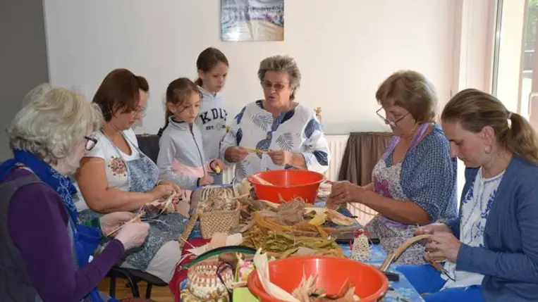 Kézművestábor Visken a Hagyományok Háza Hálózat – Kárpátalja szervezésében - Visszatanulják és továbbadják hagyományainkat. Fotó: Kárpátinfó/ Kovács Erzsébet