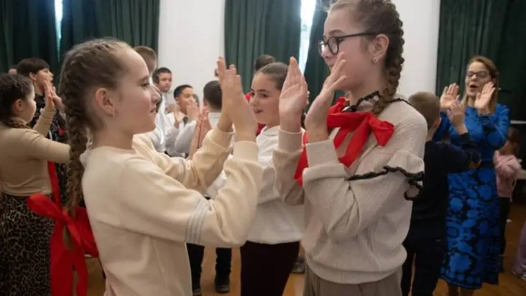 Csillagrege foglalkozás Balatoni Katalinnal a Perényi Kultúrkúriában - Tiszta forrásból. Fotó: Kurmay Anita