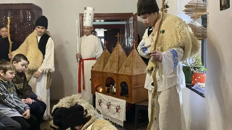 Karácsonyi hagyományok nyomában a Nagyberegi Tájházban - Betlehemezés, mézeskalácskészítés és karácsonyfafdíszítés