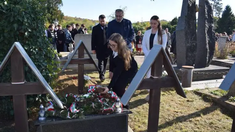 Október 9. – Beregszász gyásznapja. A ’44-es bombázás áldozataira emlékeztek. Fotó: Kárpátinfó/ Kovács Erzsébet