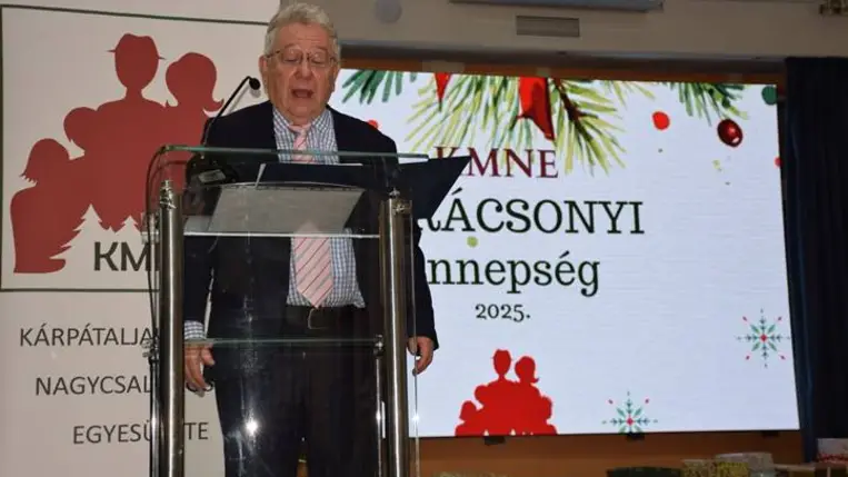 Karácsonyvárás a Kárpátaljai Magyar Nagycsaládosok Egyesületében - Bábelőadás, ajándék, adventi vásár