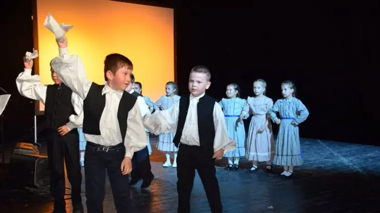 A Beregszászi Rezeda Folkműhely évzáró gálakoncertjén - Az ifjú tehetségek meghódították a szíveket. Fotó: Kárpátinfó/ Kovács Erzsébet