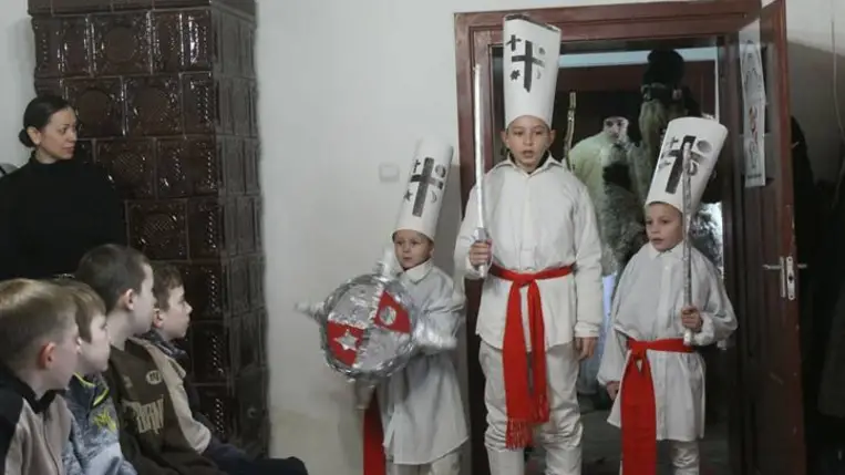 Karácsonyi hagyományok nyomában a Nagyberegi Tájházban - Betlehemezés, mézeskalácskészítés és karácsonyfafdíszítés